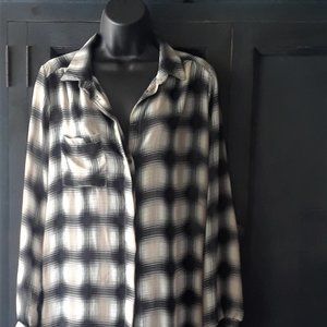 Top. Tunic Style Sz S.  Bk and Tan